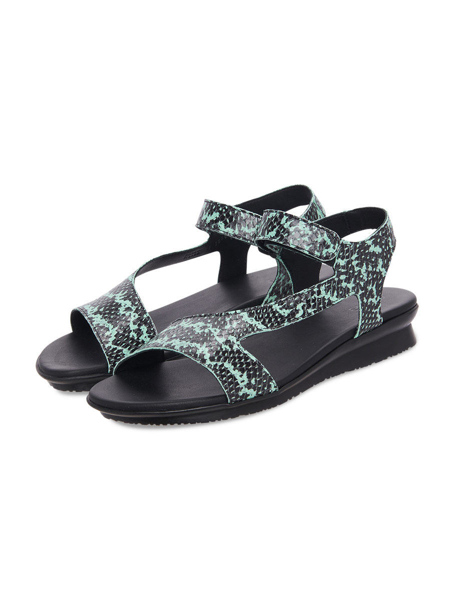 Auhako sandals