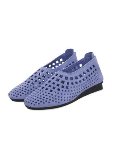 Nirick slip on