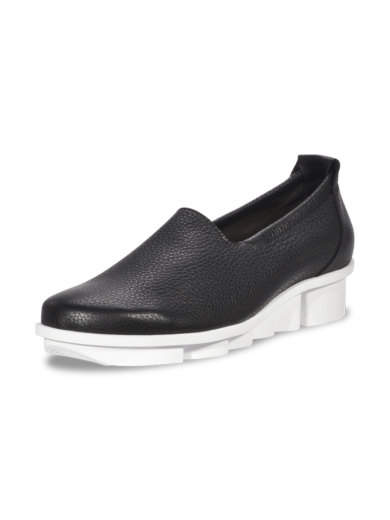 Skadal slip on