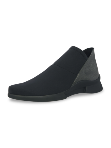 Kytell slip on