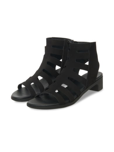 Kisuro sandals
