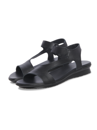 Auhako sandals