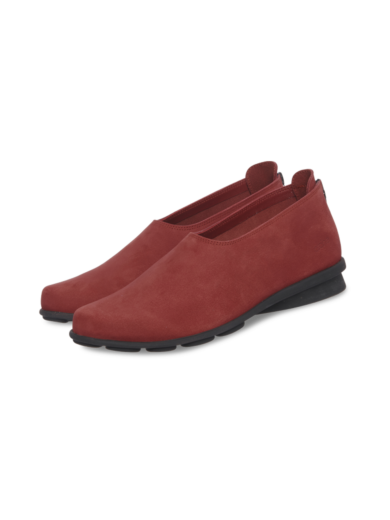 Denako slip on