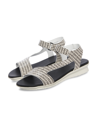 Auhako sandals