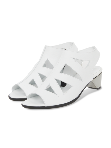 Iziako sandals