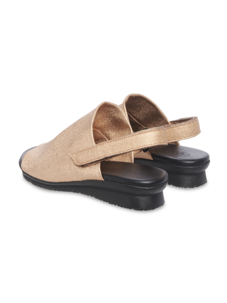 Aurasy sandals