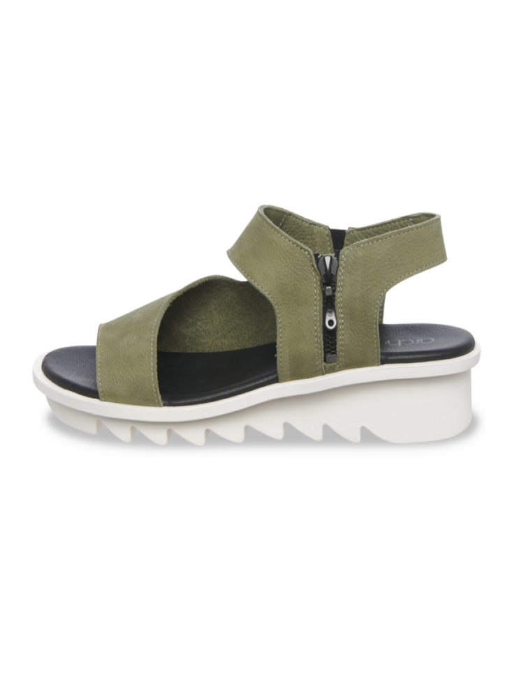Ikorhi sandals