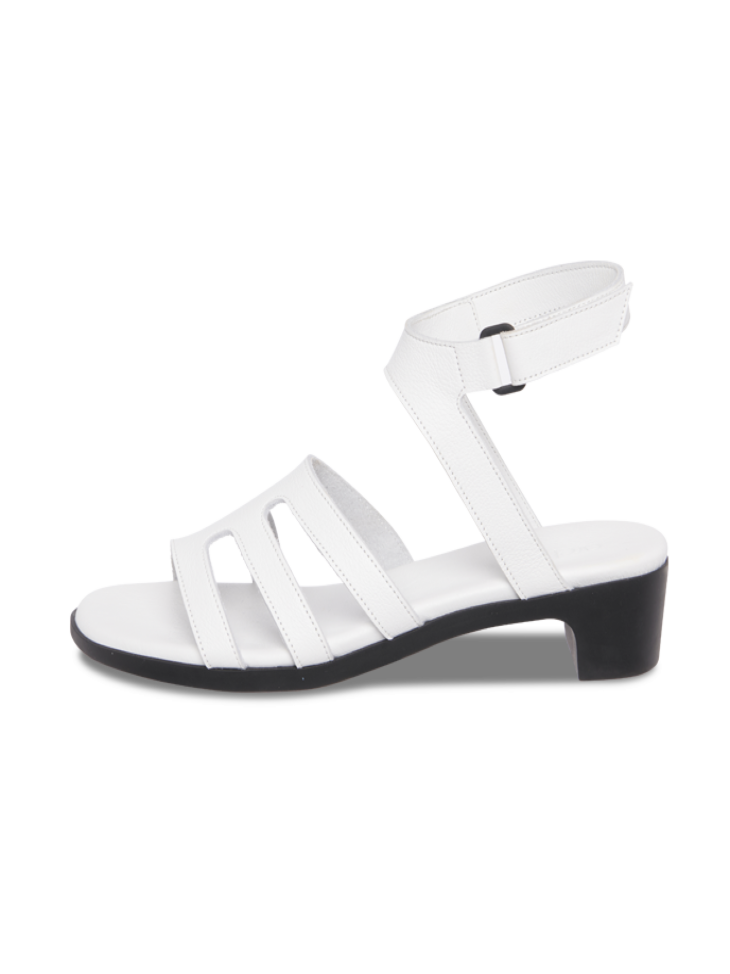 Kisumi sandals