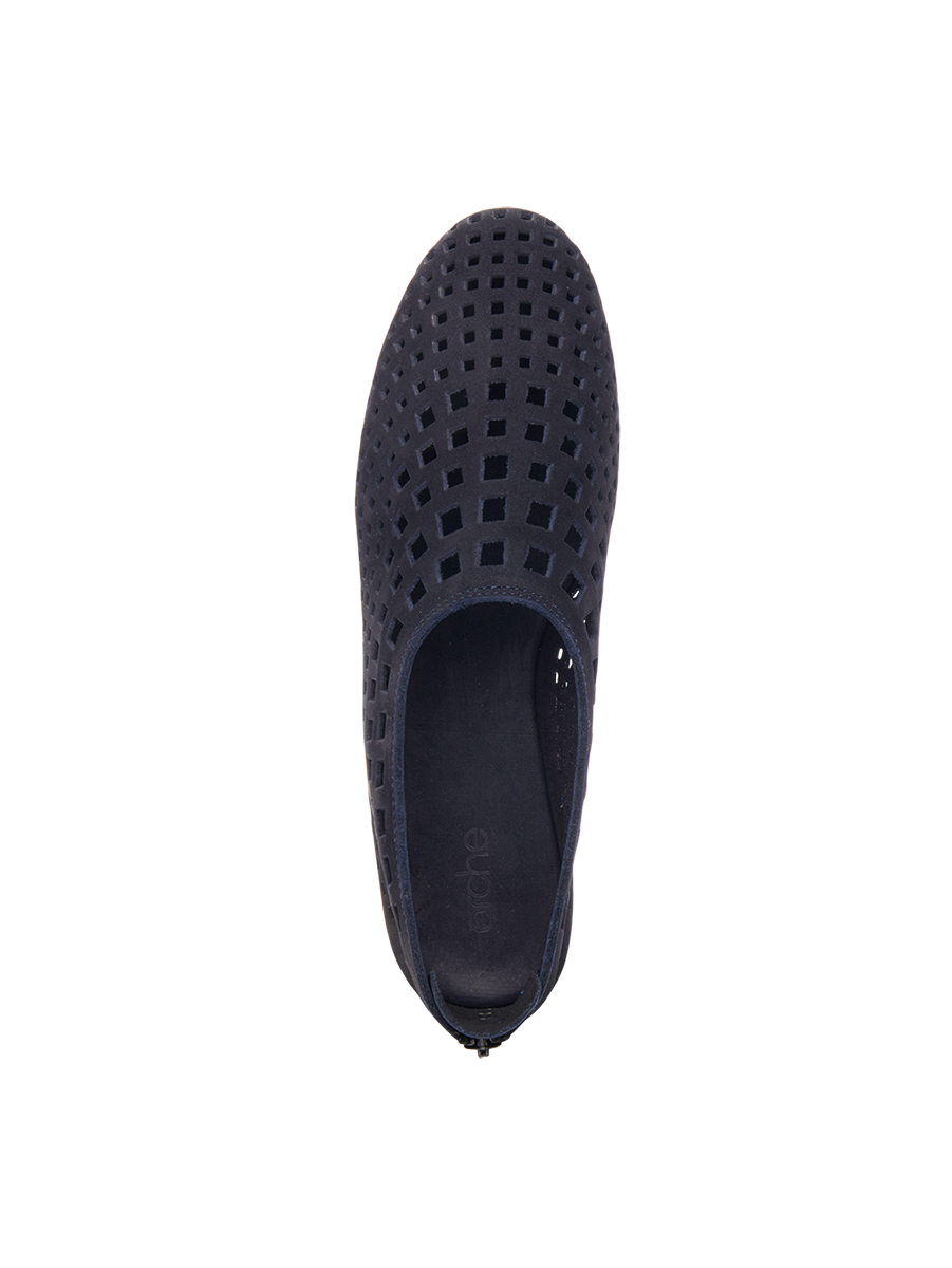 Nirick slip on