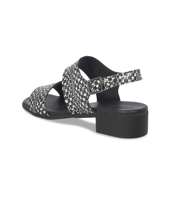 Tinaka sandals