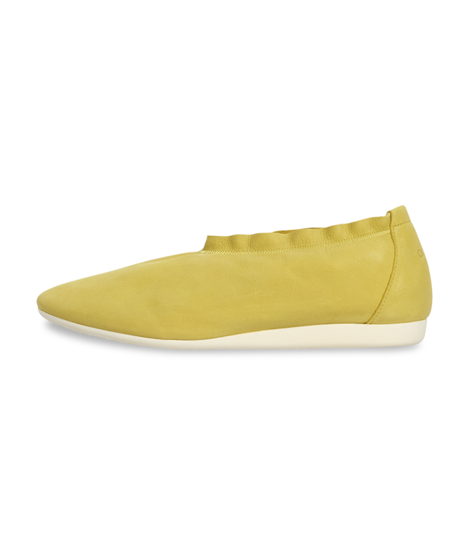 Lamiss slip on