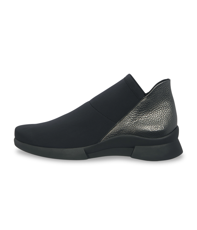 Kytell slip on