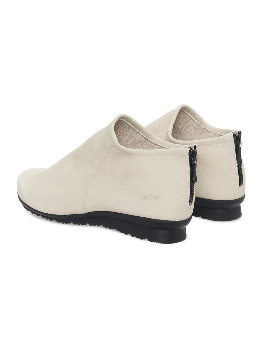 Babyqi slip on