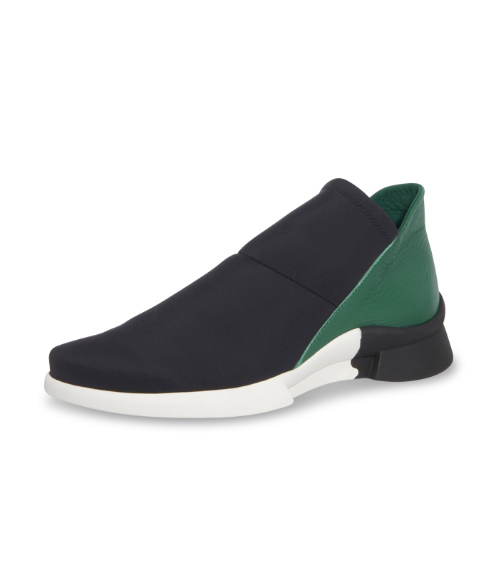 Kytell slip on