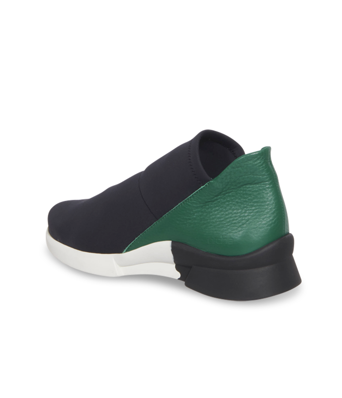 Kytell slip on