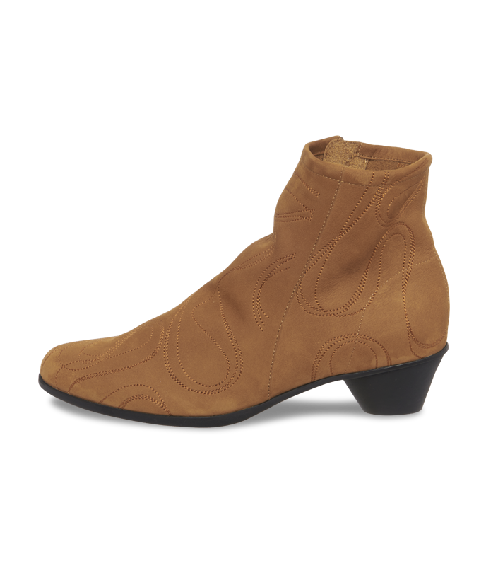 Cynpik ankle boots