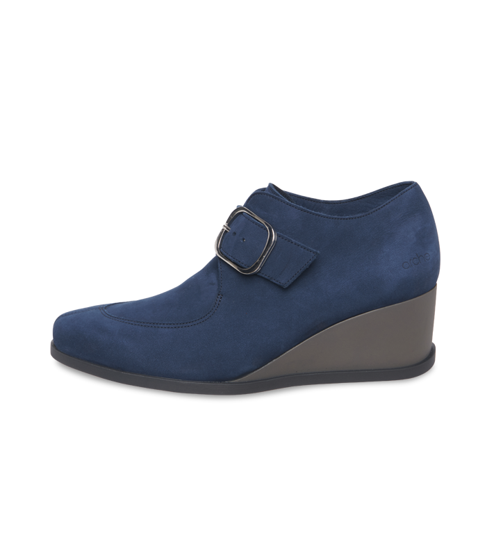 Okozhe slip on