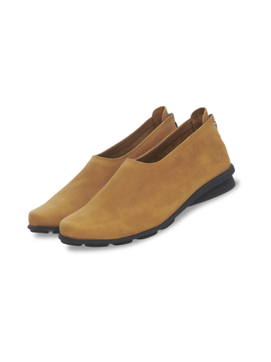 Denako slip on