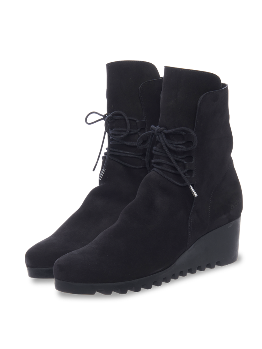 Larina ankle boots