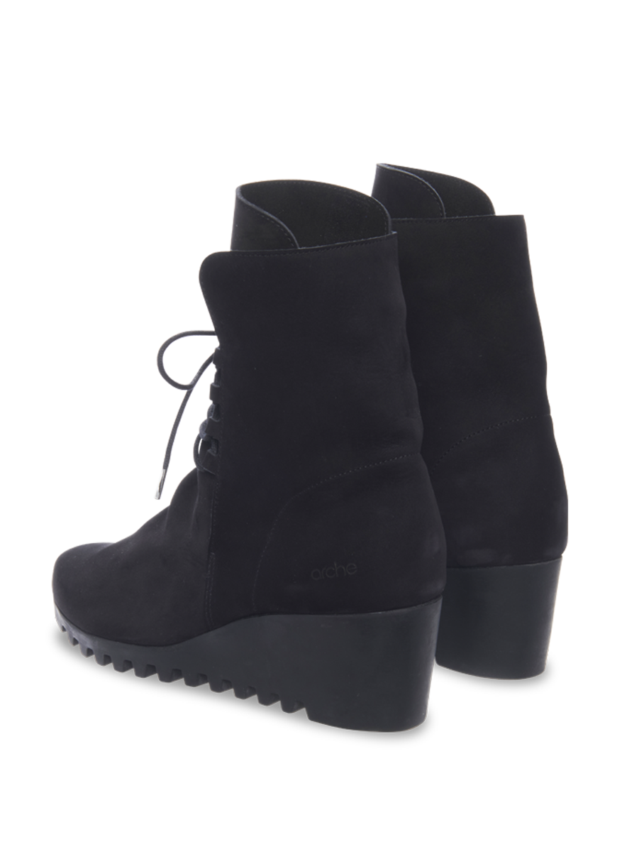Larina ankle boots