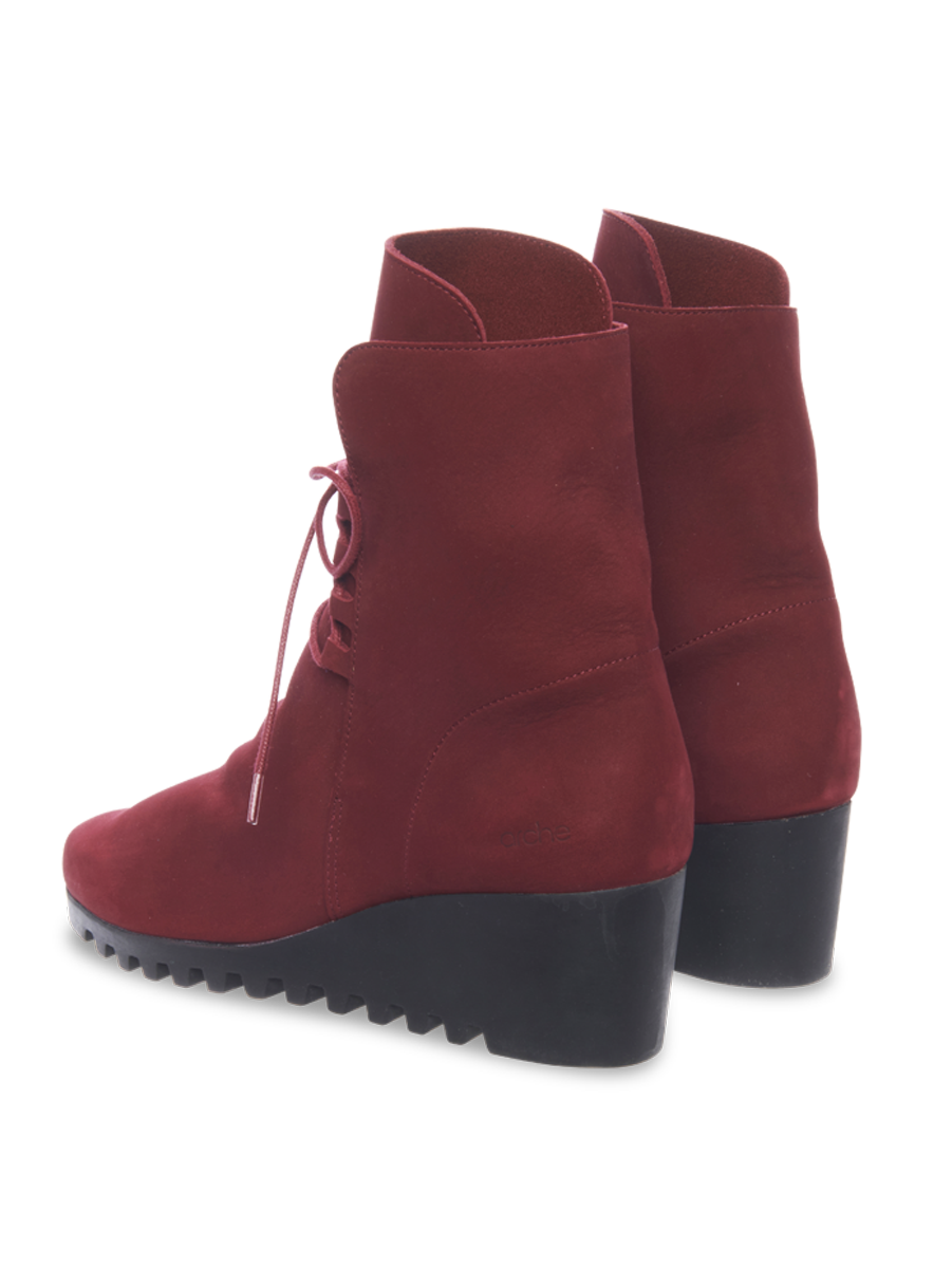 Larina ankle boots