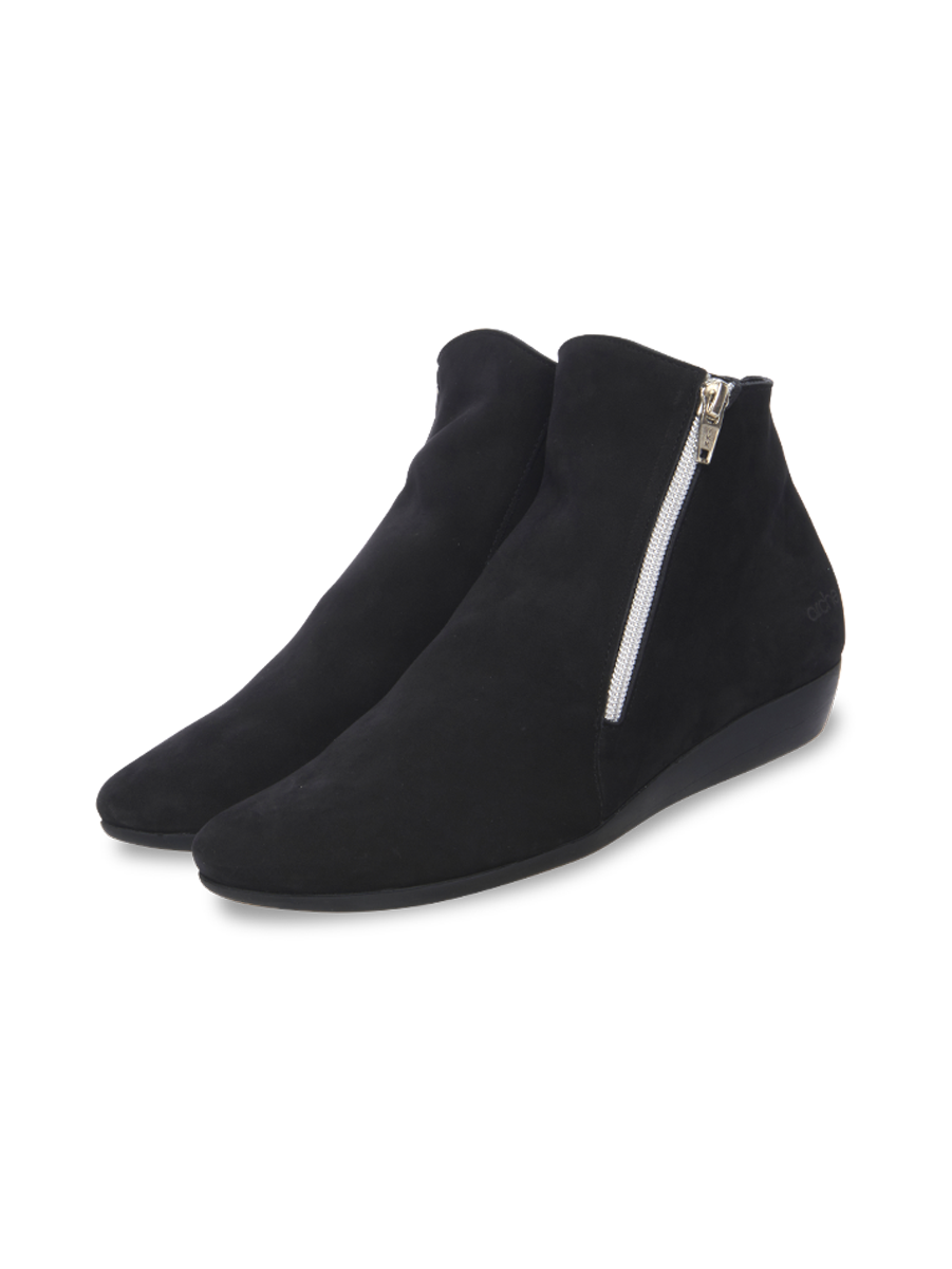 Onybee ankle boots