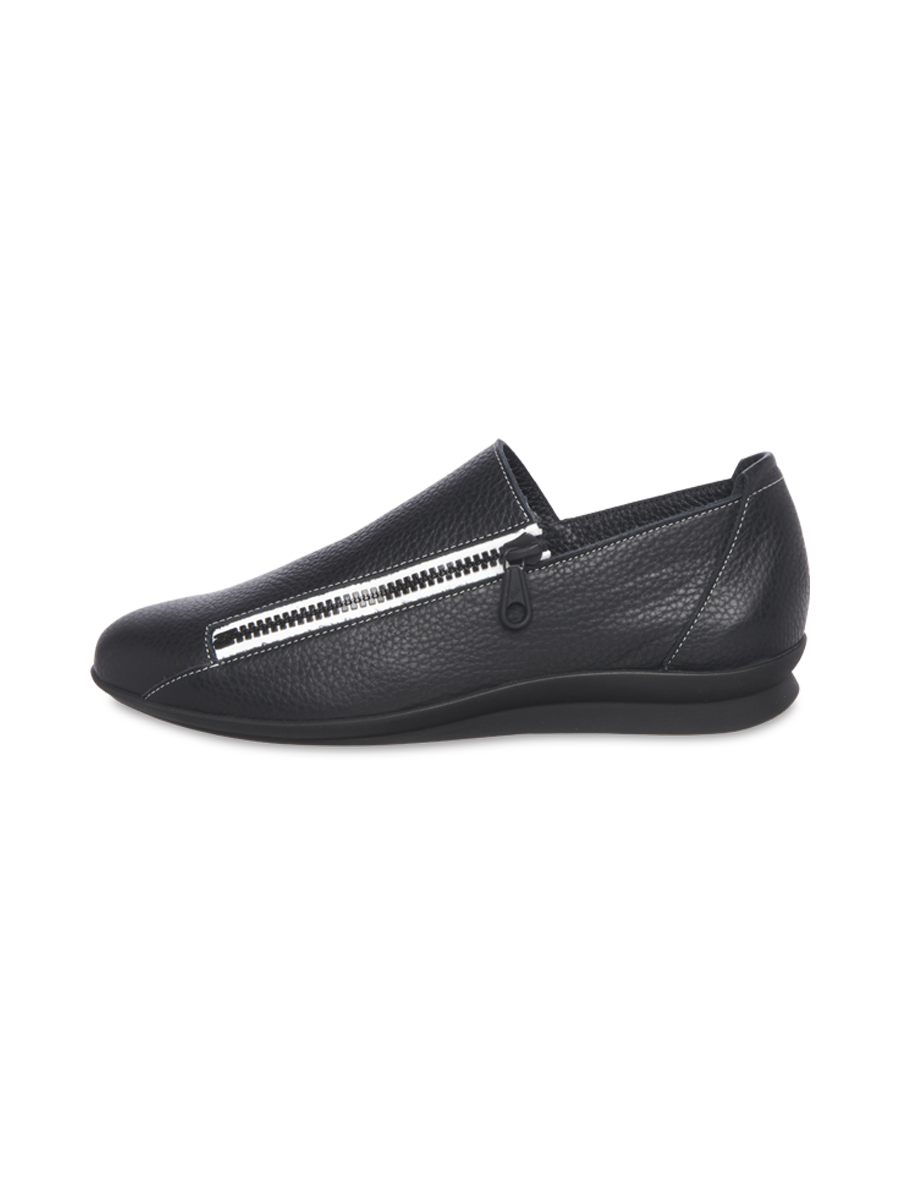 Nasari slip on