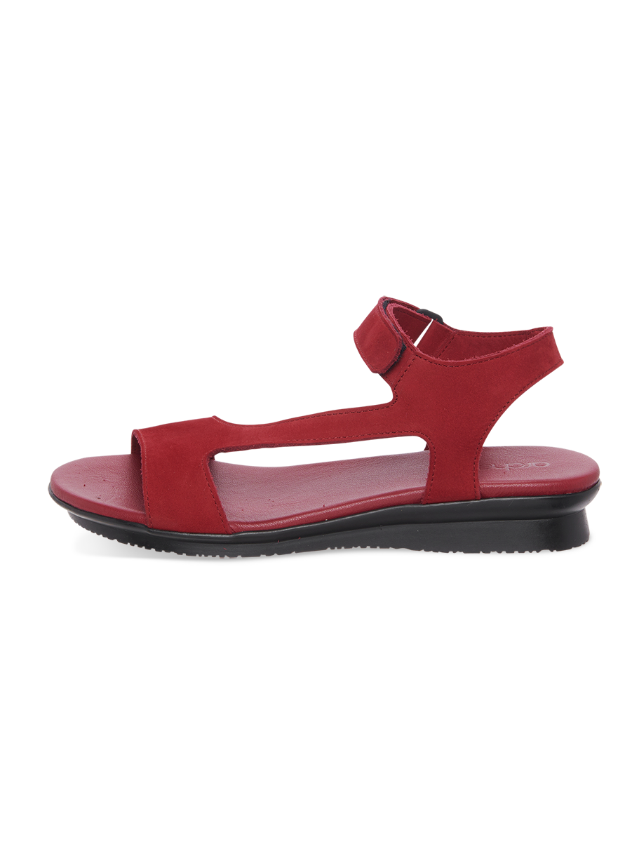 Auhako sandals