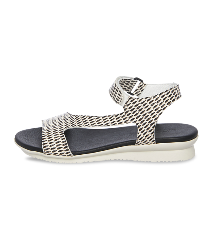 Auhako sandals