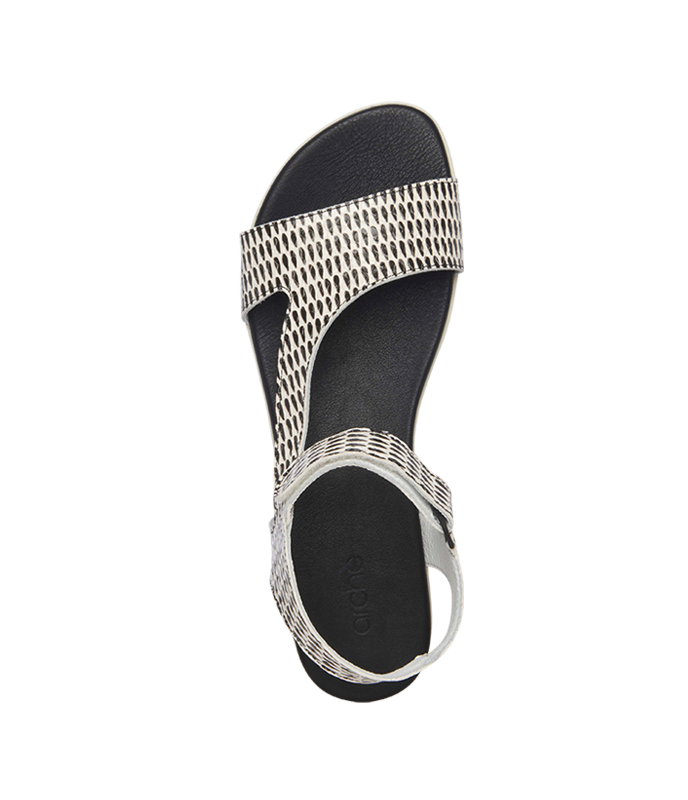 Auhako sandals