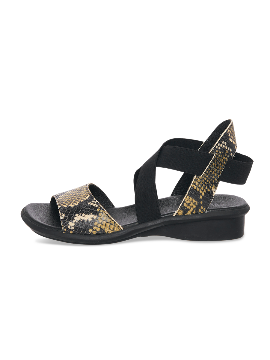 Satia sandals