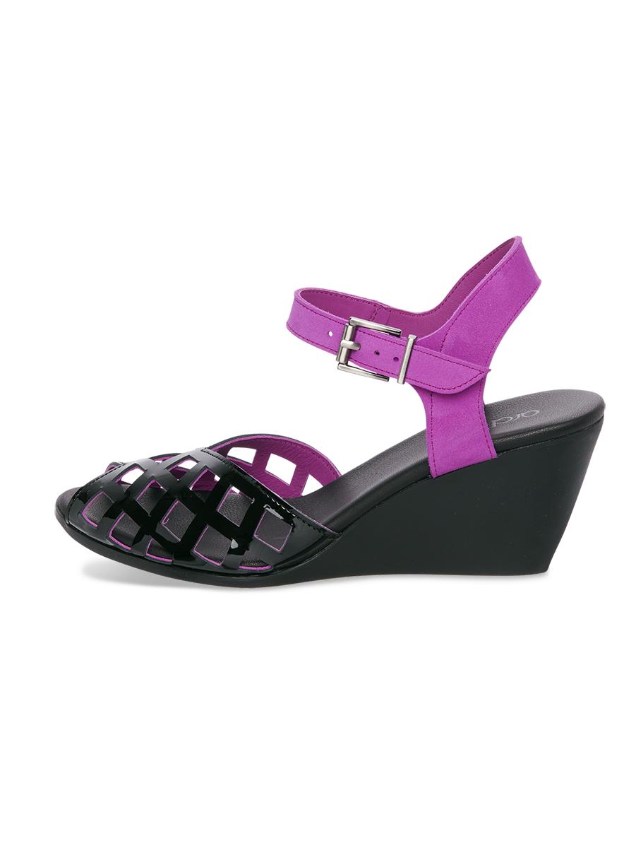 Egalaa sandals