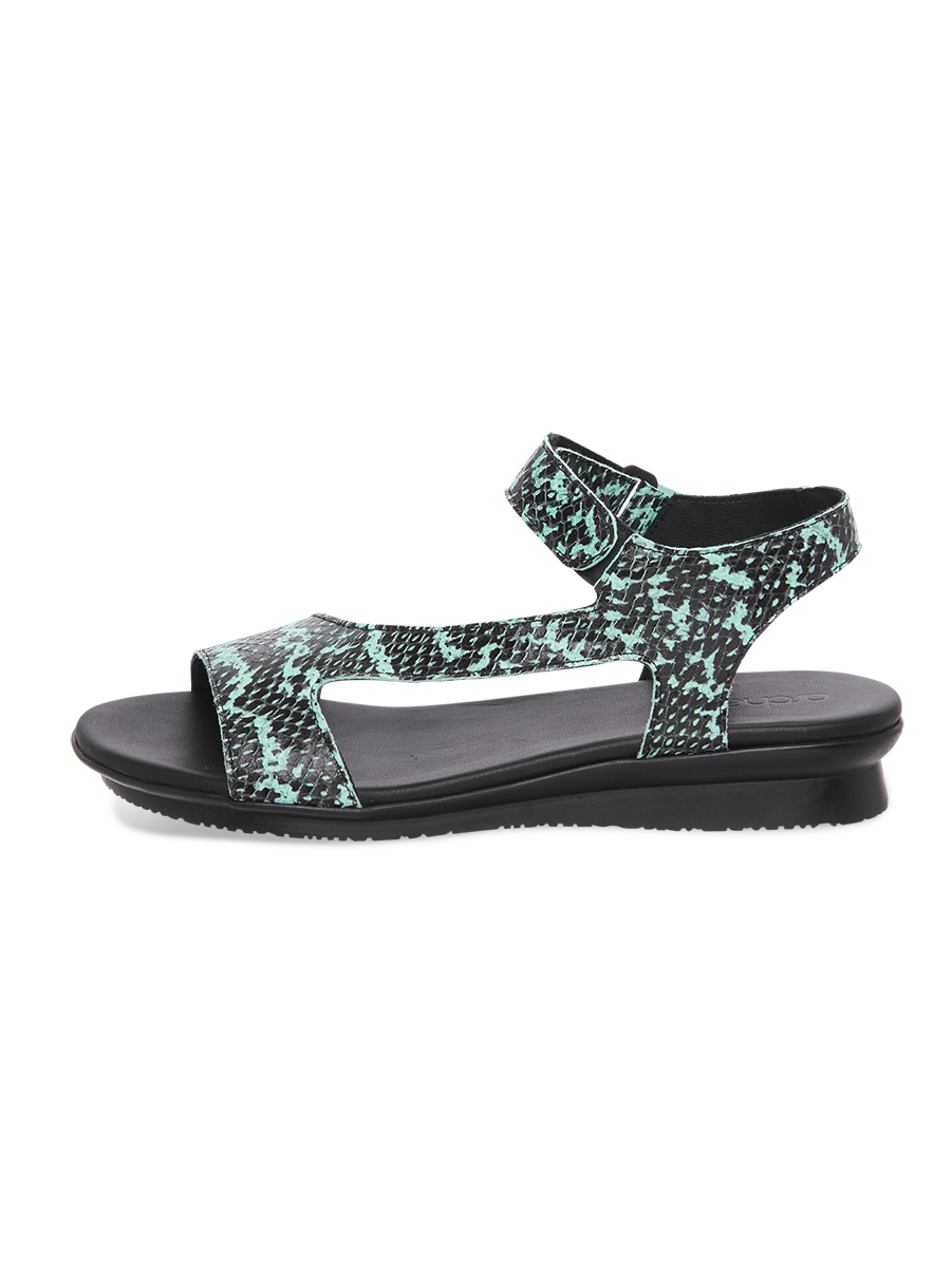 Auhako sandals