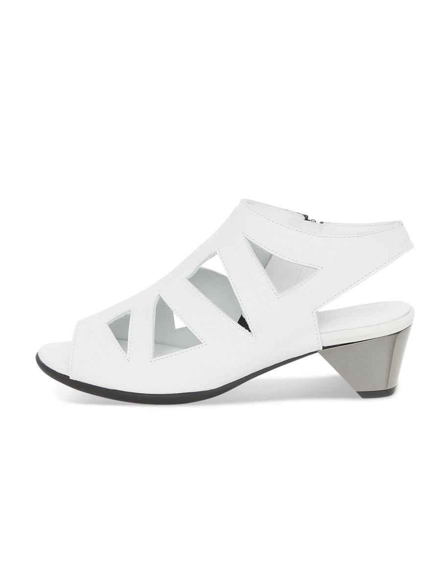 Iziako sandals