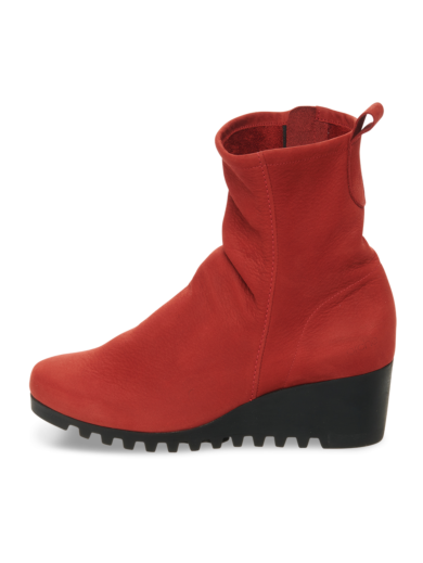 arche Collection of Shoes and Accessories for Women and Men