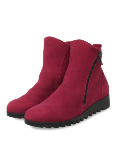 arche Collection of Shoes and Accessories for Women and Men