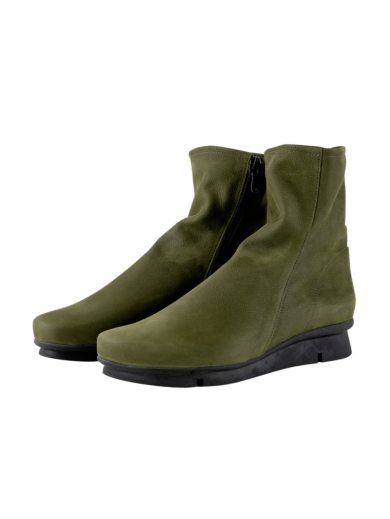 arche Collection of Shoes and Accessories for Women and Men